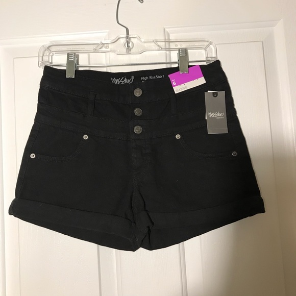 🔅High Rise Black Shorts🔅 - Picture 2 of 5